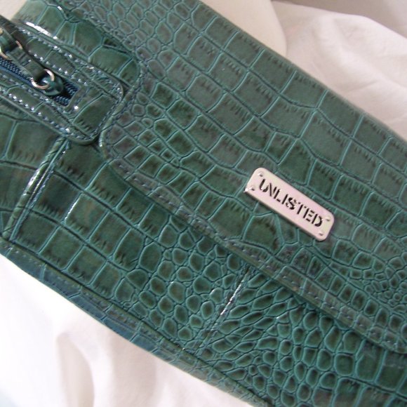 🏵️🏵️ 2/$15 🏵️🏵️ Unlisted Vegan Croc Green Clutch Bag. NWOT - Picture 2 of 6